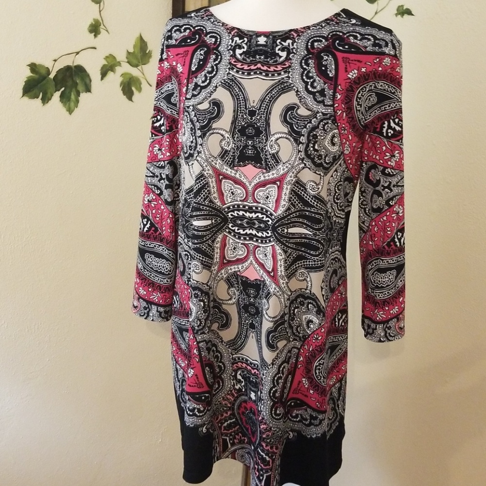 Pretty print sheath dress.